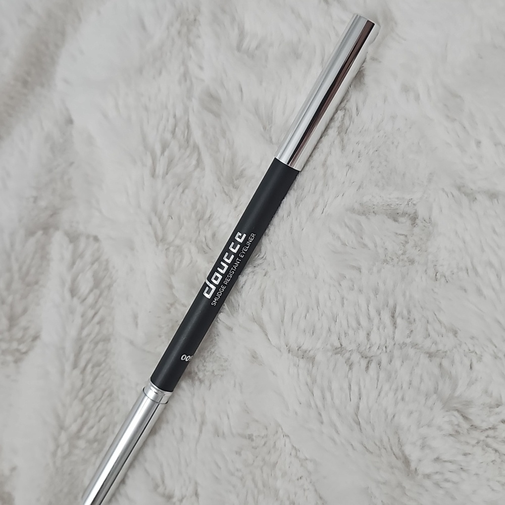 Doucce Smudge Resistant Longwear Black Kohl Eyeliner - Picture 3 of 5
